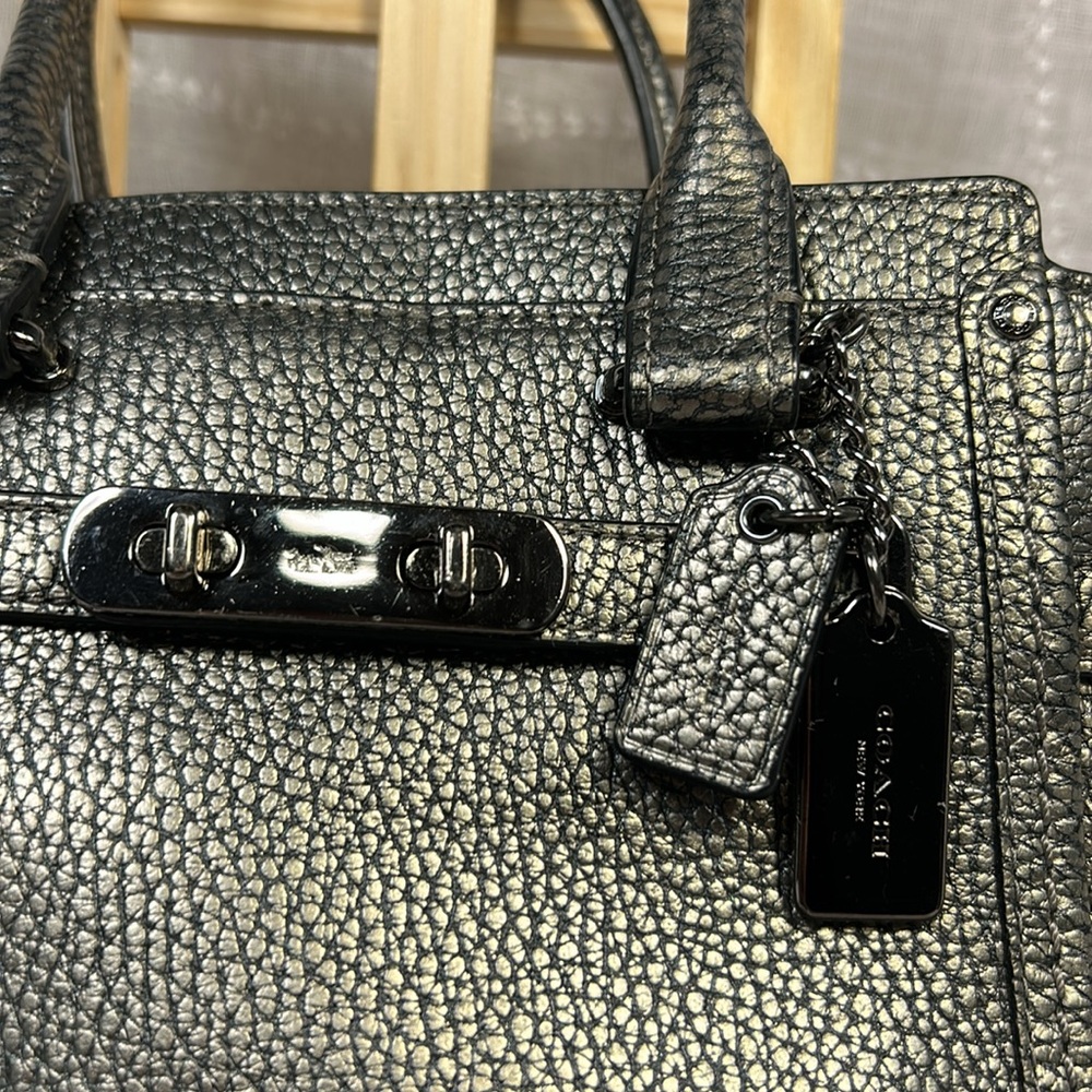 Coach Swagger leather in silver grey handbag - Picture 2 of 16